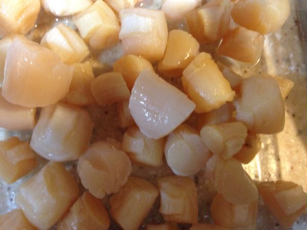 干貝洗凈後用冷水泡半小時，干貝水留著煮湯