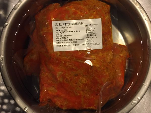 在鍋中加冷水整包解凍，約泡個1-2分就會軟化退冰。
如沒時間的話，Gooddaddy說也可不解凍，直接加熱不影響口感。