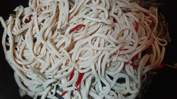 下豆干絲，翻炒均勻。