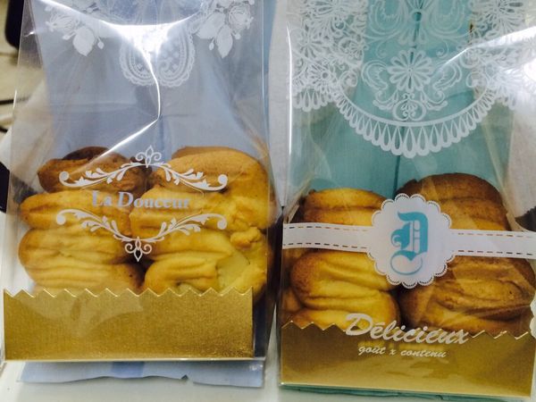 如果有擠花嘴，會更美

我是放入擠花袋，再用叉子刮出痕跡。