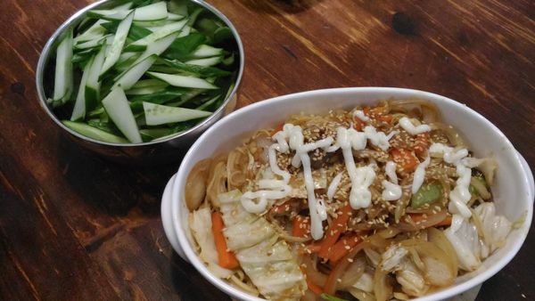 起鍋撒上白芝麻.柴魚片.美乃滋即可