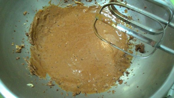 分次加入蛋液，使其吸收