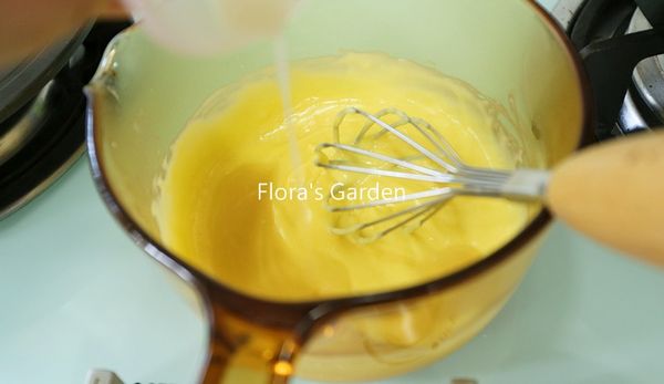 加入寒天粉水拌勻(寒天粉+溫水拌勻)