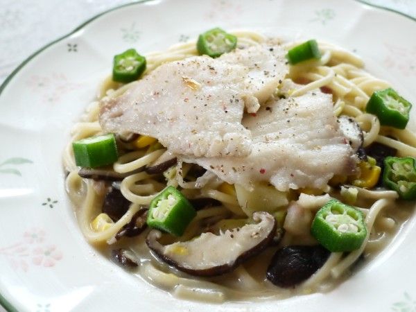 為了口感與擺盤，可以再灑些燙熟的秋葵，看起來更可口了~