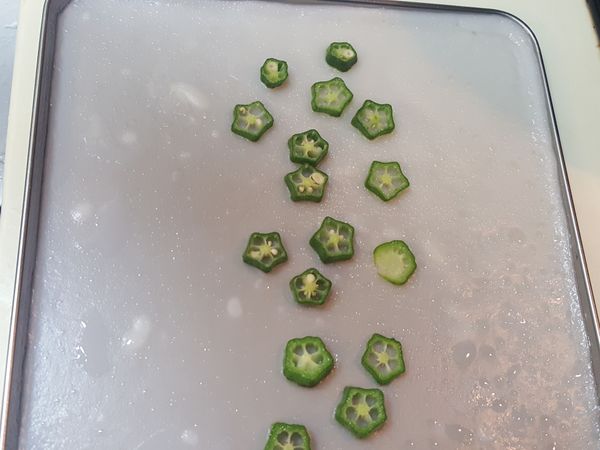 再蒸2分鐘，將蒸盆取出。