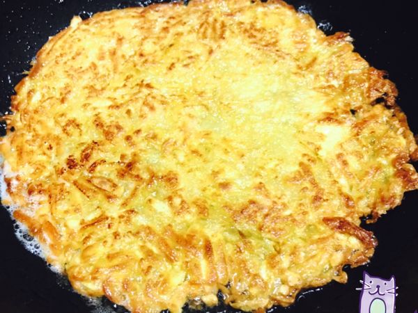 将两面都煎至呈金黄色