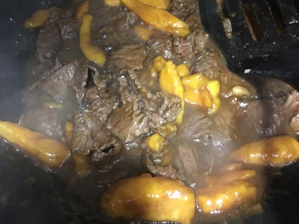 下醬油，糖調味即成。