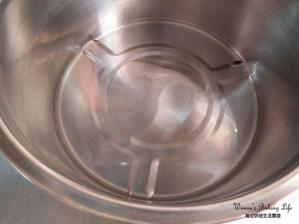 植物油加熱至出現油紋後熄火