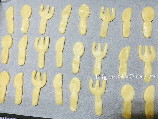 分別排在鋪好烤盤紙的烤盤上，預熱上下火170度。
上層烤10-15分鐘
依照個人烤箱狀況調整