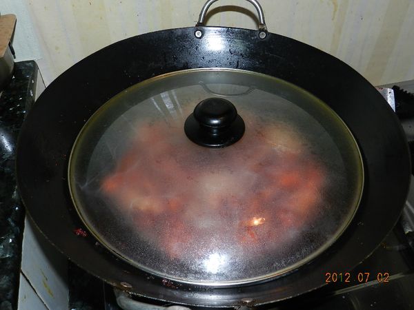 加水約100c.c.，小火悶煮20~30分鐘