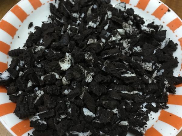 吉利丁泡冰水備用
另外Oreo 60g 剪碎備用