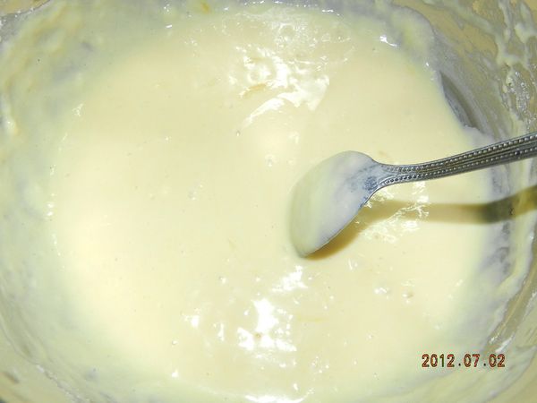 鬆餅粉+蛋+水調勻