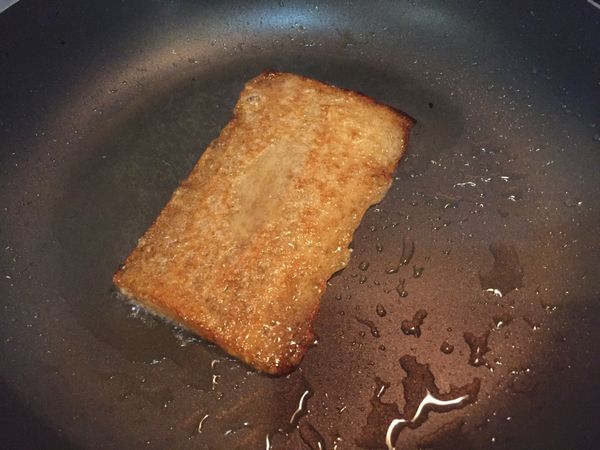 切長方形薄片，小火慢煎