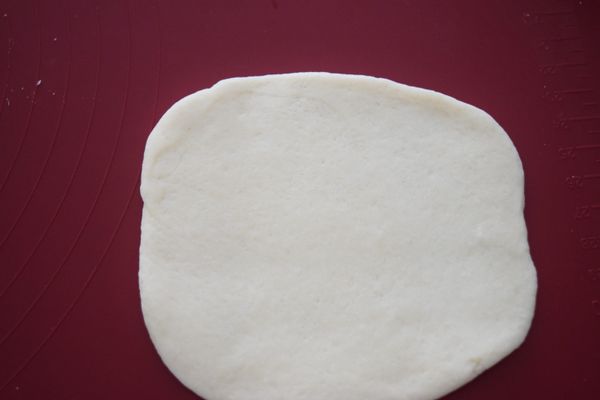 [麵皮] 將剩下一半的麵糰再分成3等份.