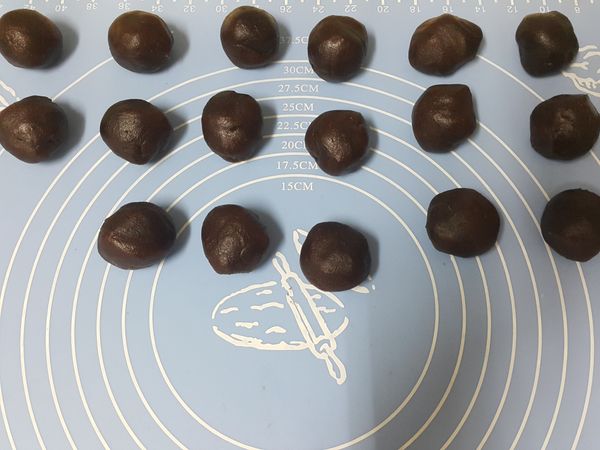 紅豆泥分為每個30克備用