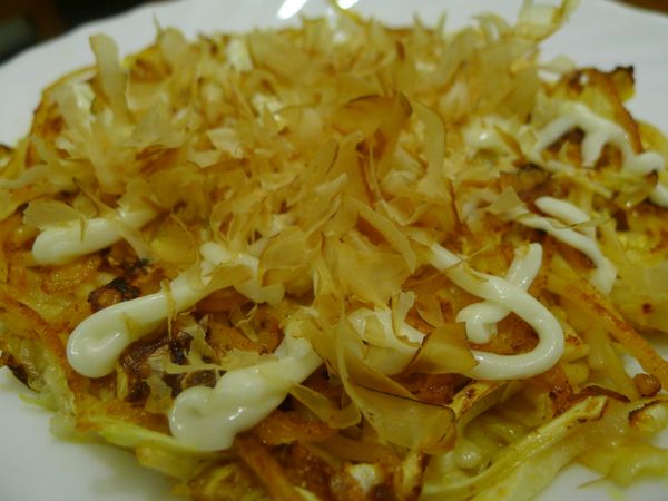 【好】起鍋, 淋上美乃滋, 再放上跳舞的柴魚片, 準備來趟偽日本之旅吧!