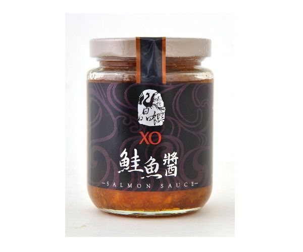 將土豆、紅黃椒切絲。起油鍋將蒜片蔥段爆香後，加入調味料及少許的XO鮭魚醬拌勻後，加入土豆絲拌炒約3分鐘，再加入紅黃椒絲炒熟即可