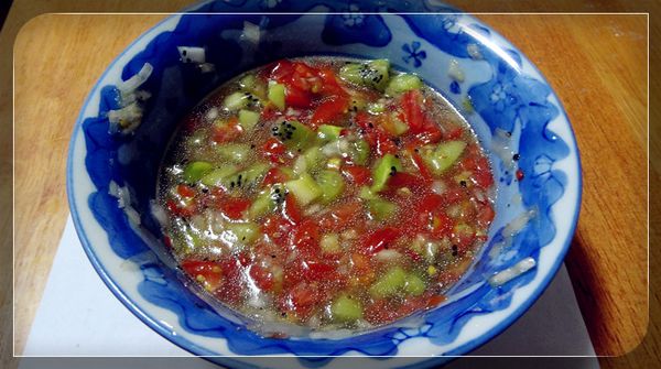 將橄欖油,檸檬汁,水果醋,鹽,黑胡椒,甜雞醬拌勻後加入步驟1的材料混勻備用