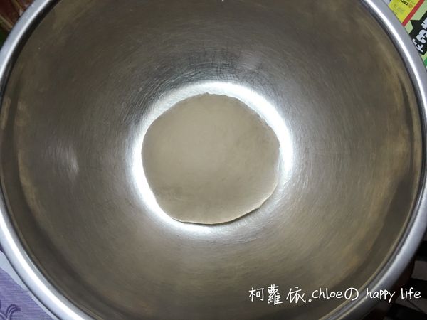 滾圓收口朝下放在乾淨盆內第一次發酵60分鐘