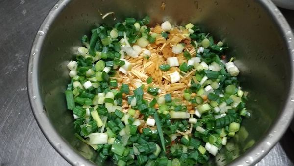 放在一起加入鹽.胡椒粉 拌一下