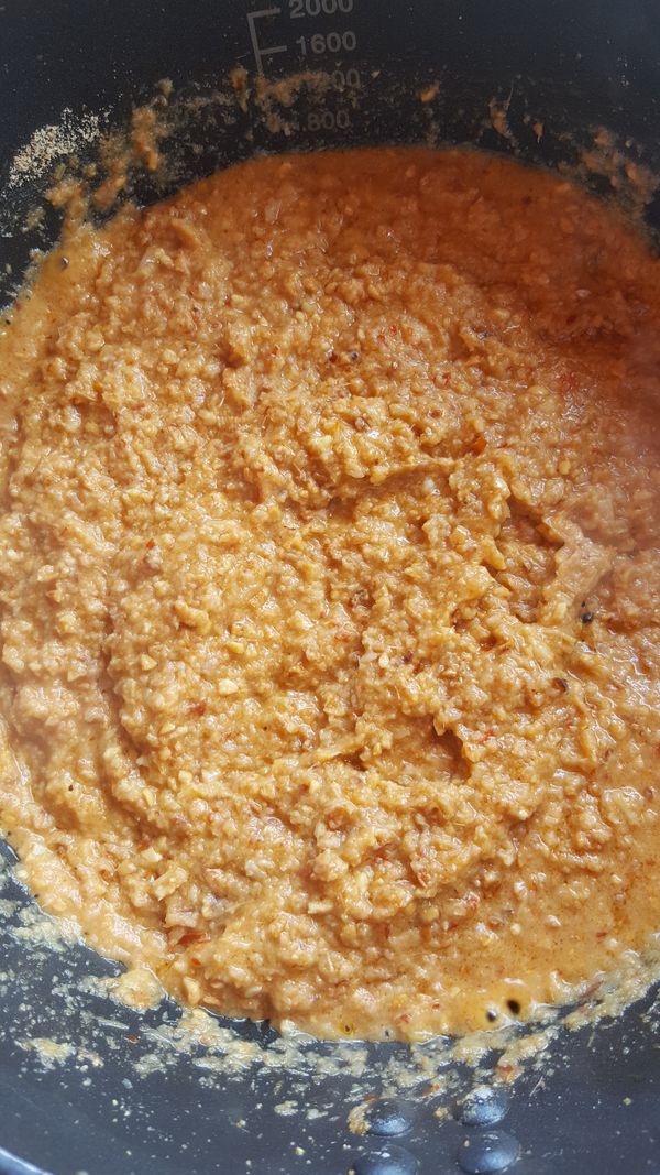 加入250ml的水，繼續攪拌