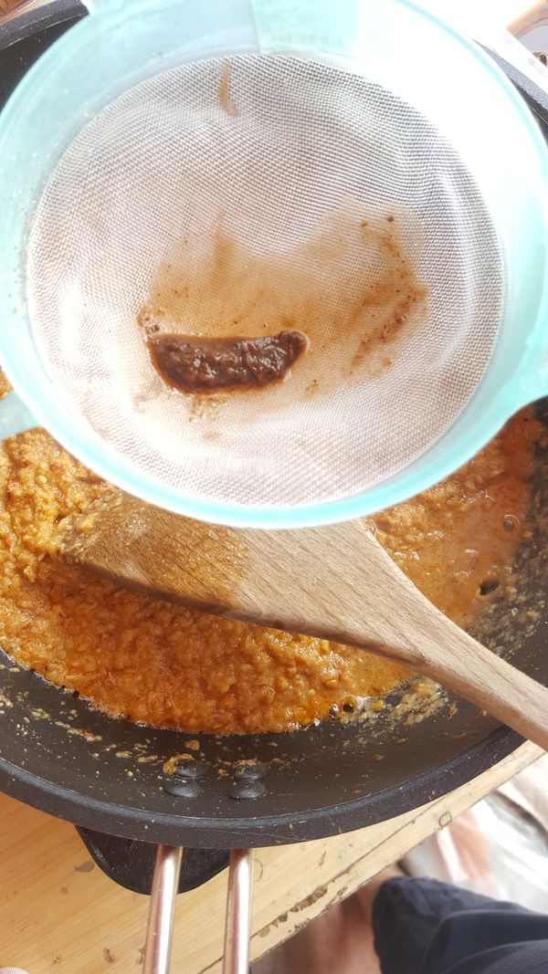 加入羅望子汁(用濾網把羅望子種籽濾掉)