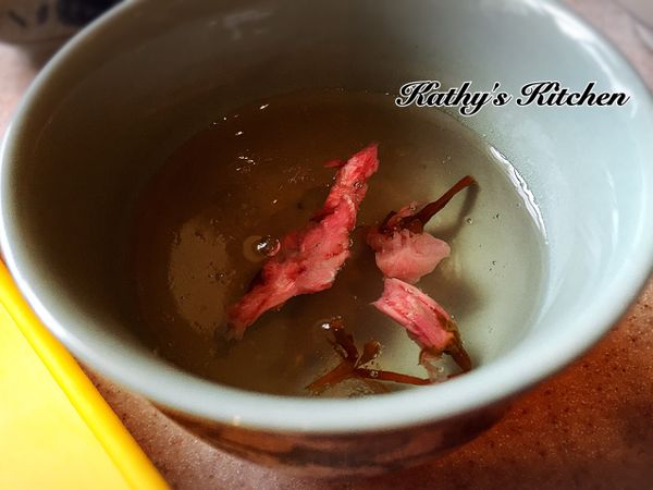 冰箱冷藏一小時，洋菜水信玄餅完成。