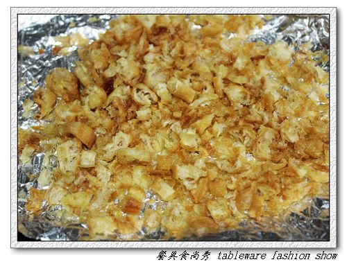 油條丁放進烤箱烤酥