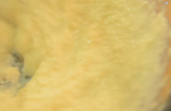 放入另一個乾淨的玻璃碗裡攪拌至嫩滑。