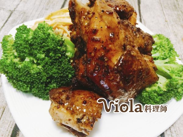 烤好的雞腿肉，超誘人的～好香，好多汁～