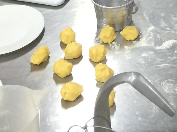 餡平分成每個20g。