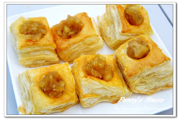 4. 出爐後再塞入果醬。