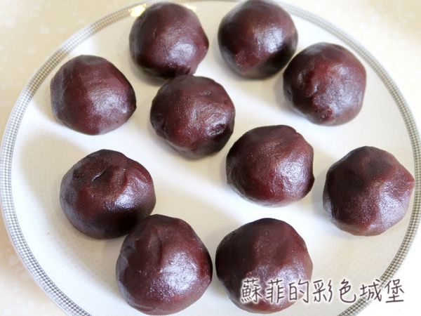 小心搓成圓形。