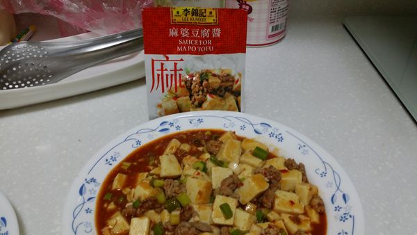 中華豆腐瀝乾水分切丁.絞肉少許.蔥花少許.水150cc.