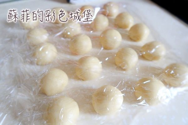 包好後覆蓋上保鮮膜保濕，然後靜置15分鐘。