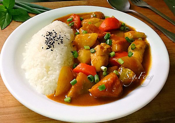 12.備白飯，盛盤，撒上蔥花(依個人喜好，可略)即可。