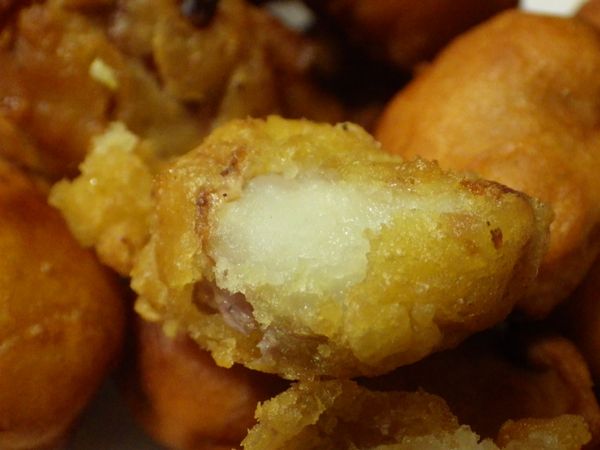 做這道菱角酥我用了好幾種的配方..純用酥脆粉油炸的菱角酥含油量高！