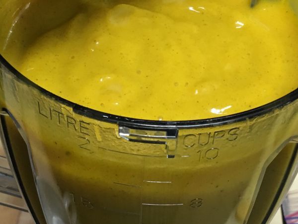 秀珍菇加100cc水打成泥
倒入水煮南瓜鮮奶500cc一起打成泥