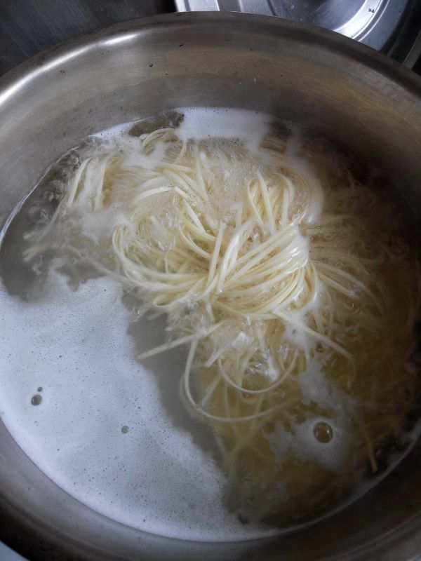 水滾後先煮麵條
