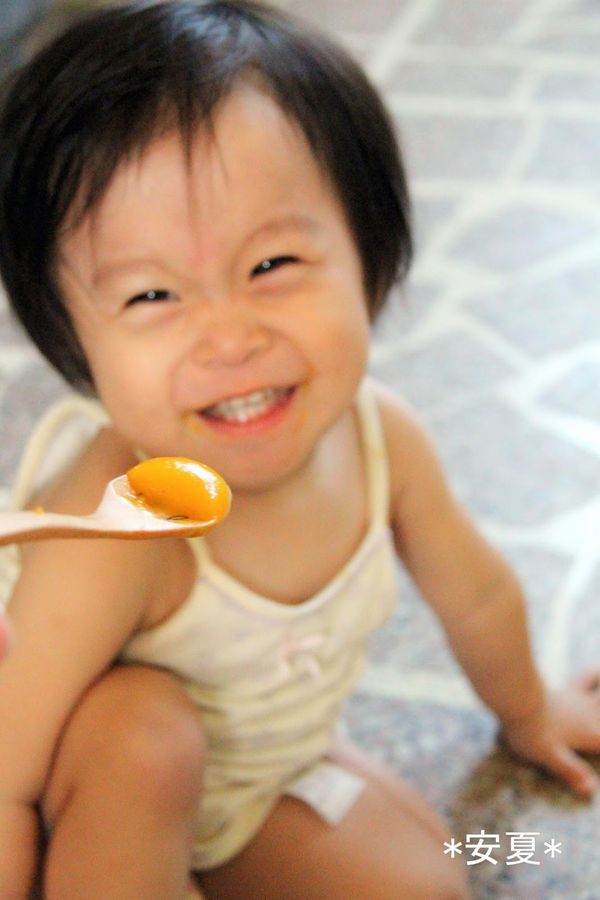 看看女兒喝得多高興^^