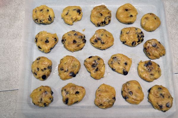 刮取適當大小到烤盤上.即可入烤箱囉!!!