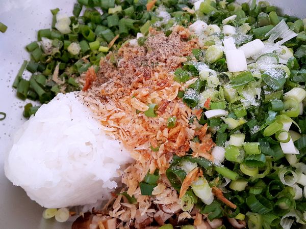 將所有食材與步驟二加入調味料拌勻備用
蝦米可先泡水後切細