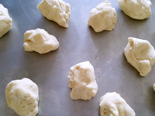 步驟一的麵糰醒麵後分成每個約50克的小麵糰