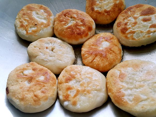 起油鍋兩面煎至金黃熟透完成