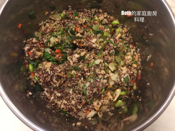 將3放入2煮熟的紅蔾、麥片中拌勻