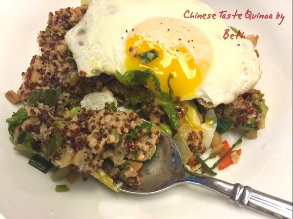 加上一顆荷包蛋，再灑上少許七味粉，開動了