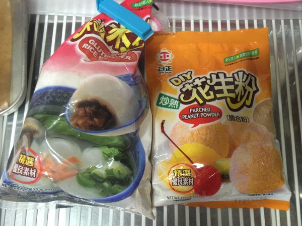這次的糯米粉和花生粉是在家樂福買的