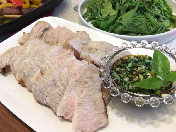 松阪豬佐蒜香九層塔醬