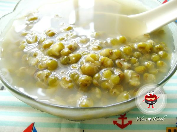 湯水若不夠，可再悶後移到瓦斯爐上加開水、加紅糖攪拌均勻，煮滾，即可。