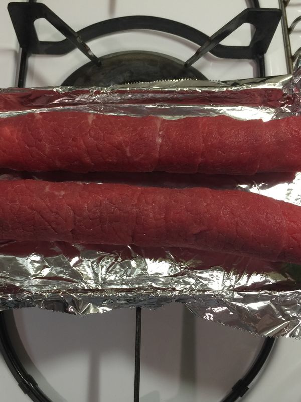 放上肉捲入烤箱烤約10～15分鐘。